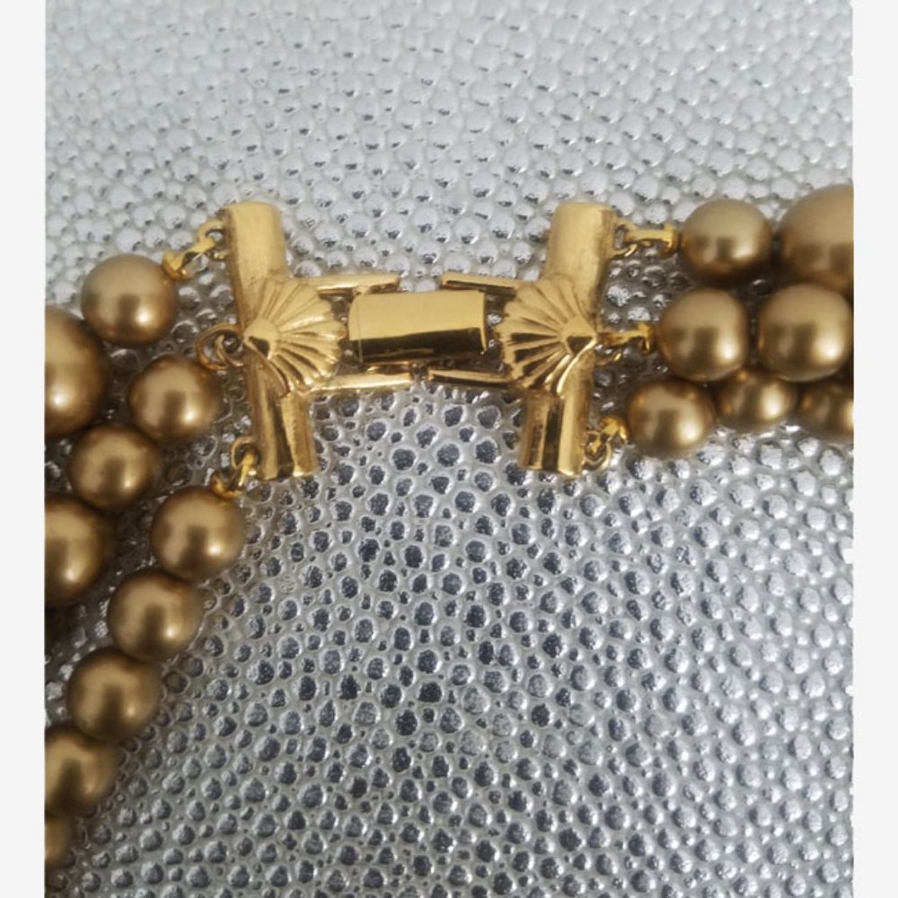Vtg Richelieu 3 Strand Gold Pearl Bead Necklace - Picture 3 of 4